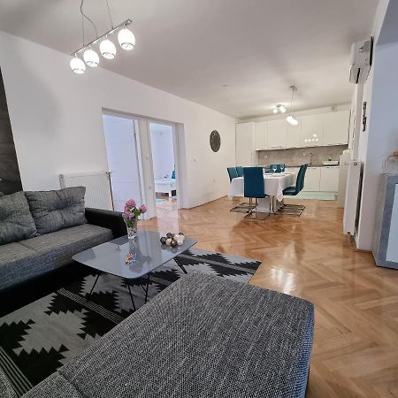 Apartman Nataly วาราชดีน ภายนอก รูปภาพ