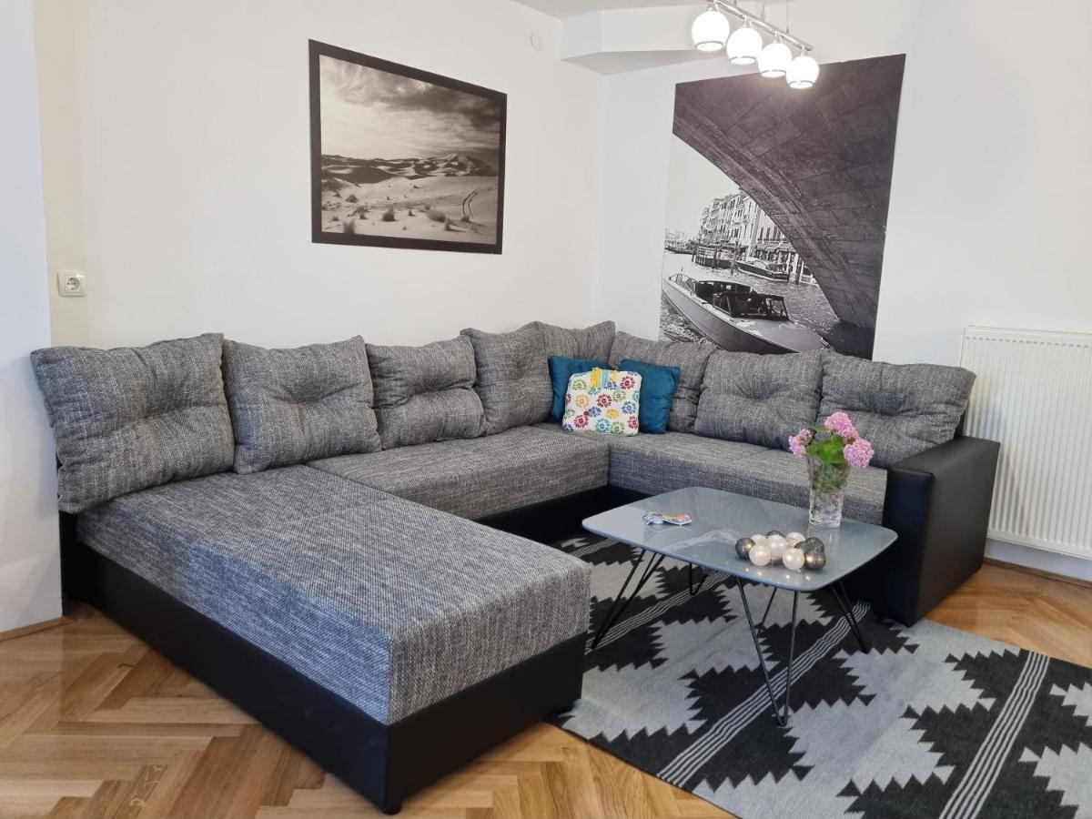 Apartman Nataly วาราชดีน ภายนอก รูปภาพ